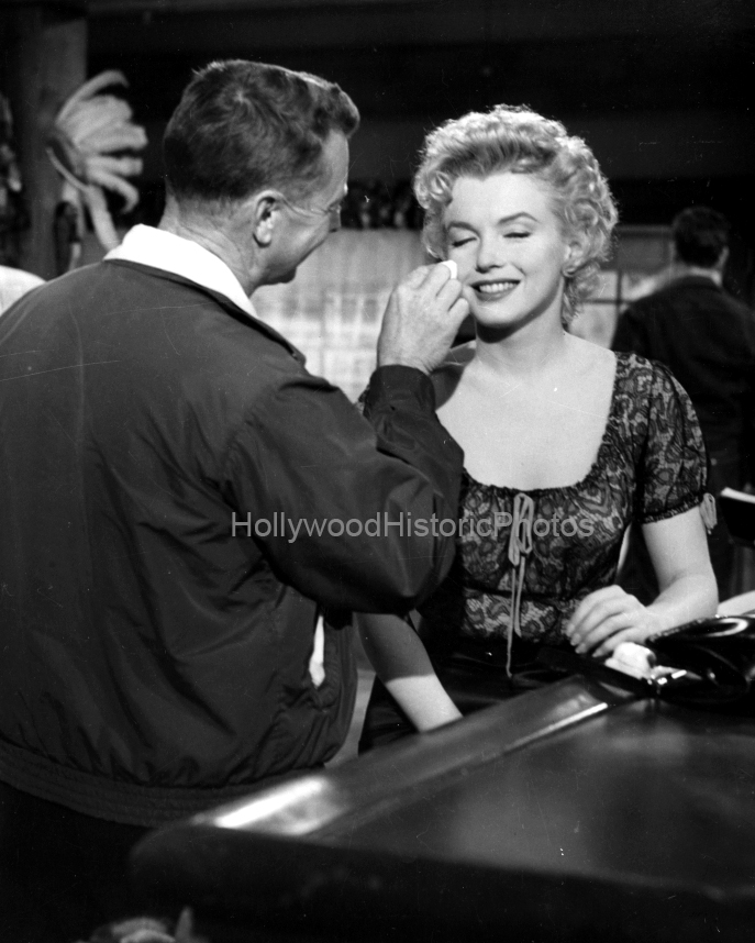 Marilyn Monroe 1956 Bus Stop with Make up artist Ben Nye wm.jpg